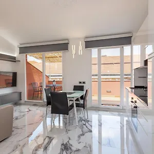 https://casa-vacanza-la-rosa-oneglia-centro.hotelitalianriviera.com